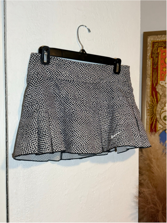 Nike Pants - Preowned, Women's Nike Dri-FIT Athletic Skort Black/White Patterned, small